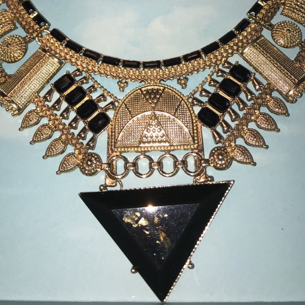 Steve Madden blacks and gold statement necklace
